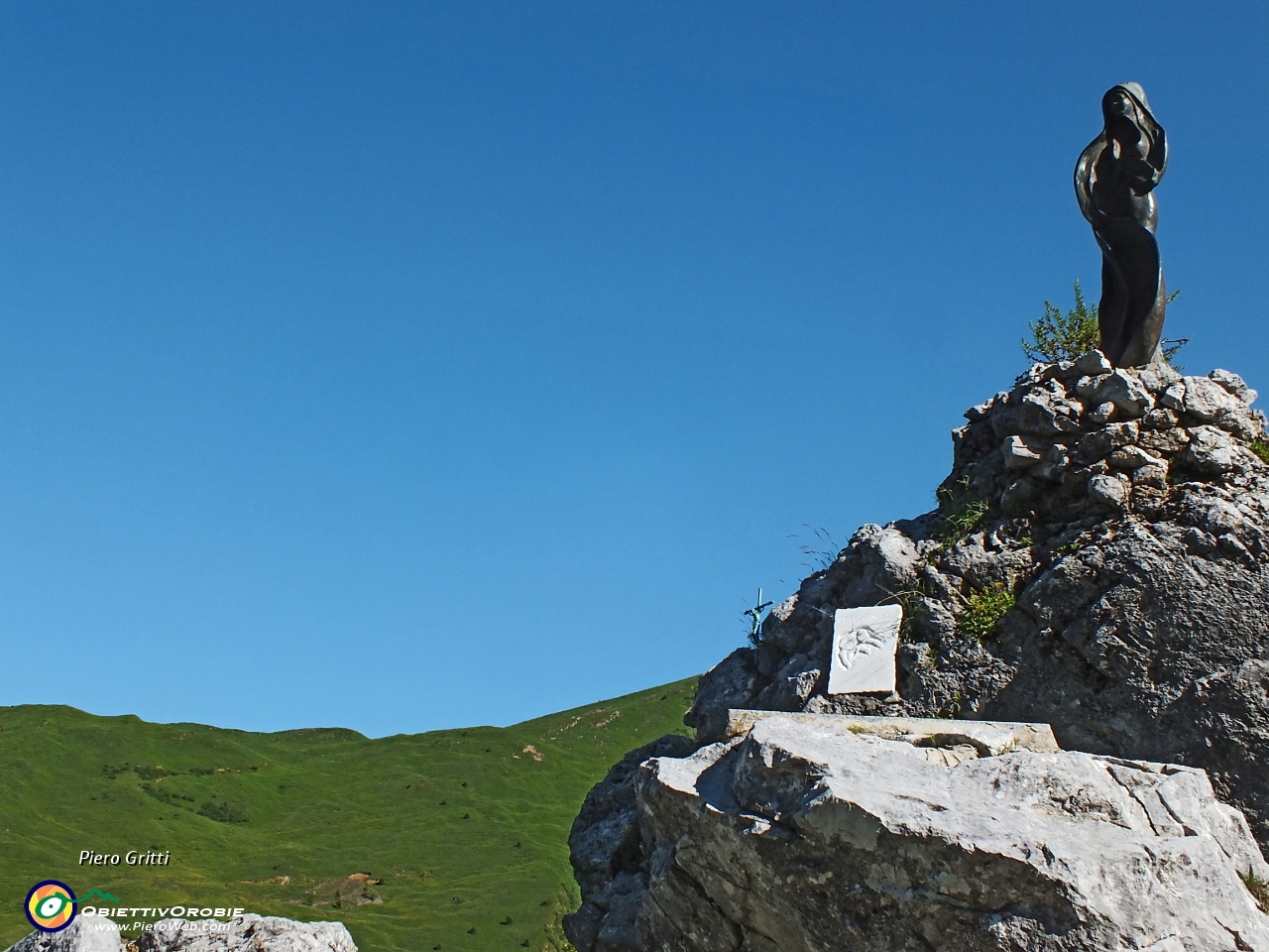 15 La Madonnina dei Campelli (1705 m.).JPG